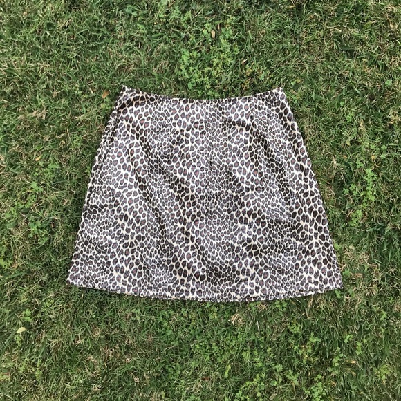 CLOSET CLOSING cheetah print mini skirt - Picture 2 of 6